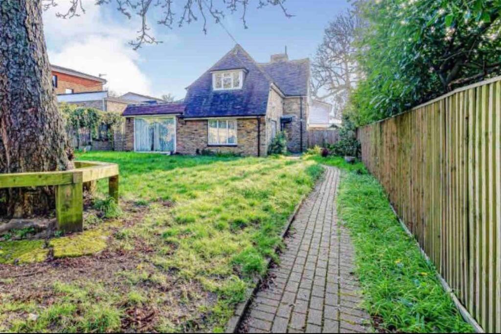 Lovely Cottage In The Heart Of Shirley- Croydon Zewnętrze zdjęcie